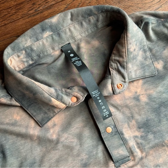 Lululemon Evolution Short Sleeve Polo Shirt Size Medium - Picture 2 of 4